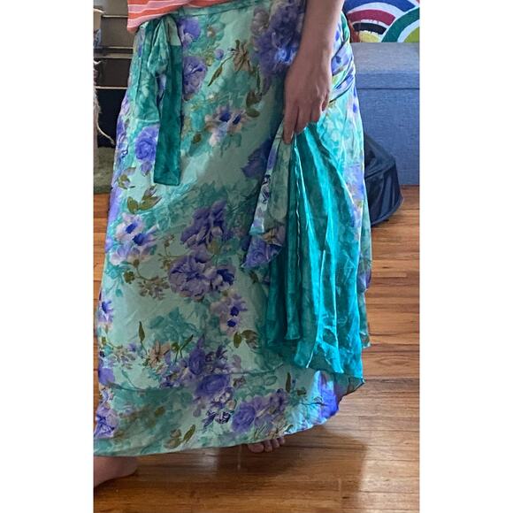 Bellissimo Fabrics Silk Wrap Skirt Tiered Multi Pattern Size L-XL- 1X - Picture 5 of 6